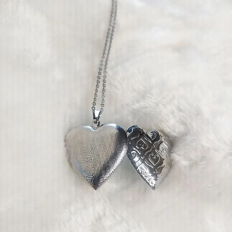 COLLAR CORAZÓN GRANDE CON DISEÑO MARCO DE FOTOS