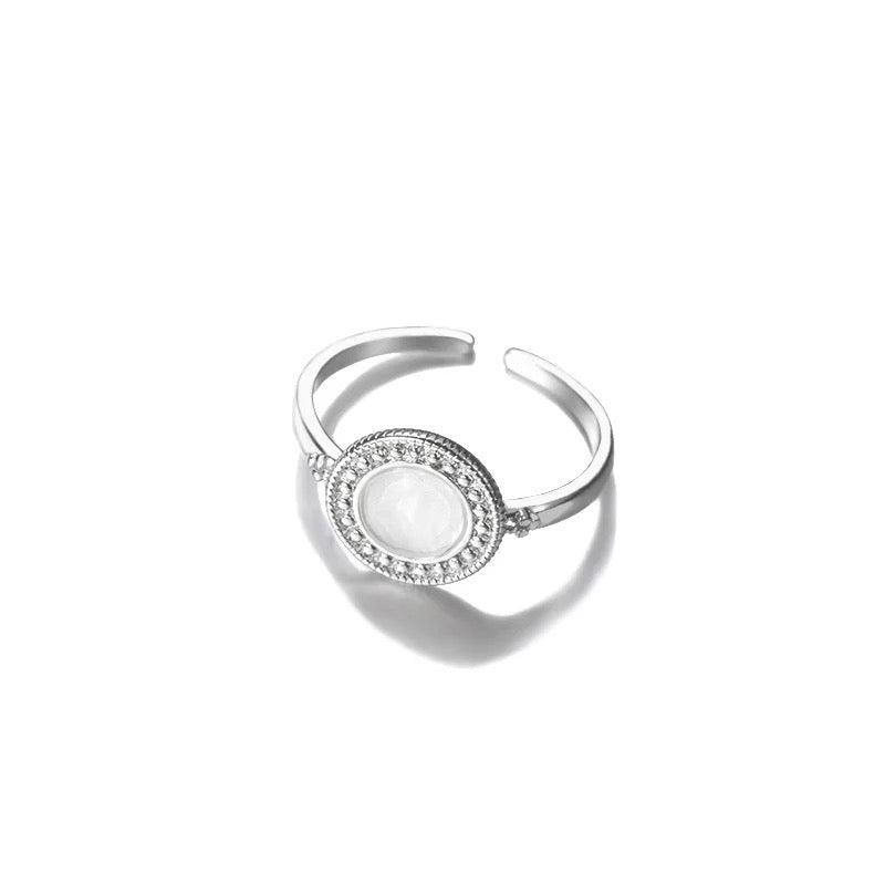 ANILLO REDONDO PIEDRA ÓPALO BLANCO MINIMALISTA  👑