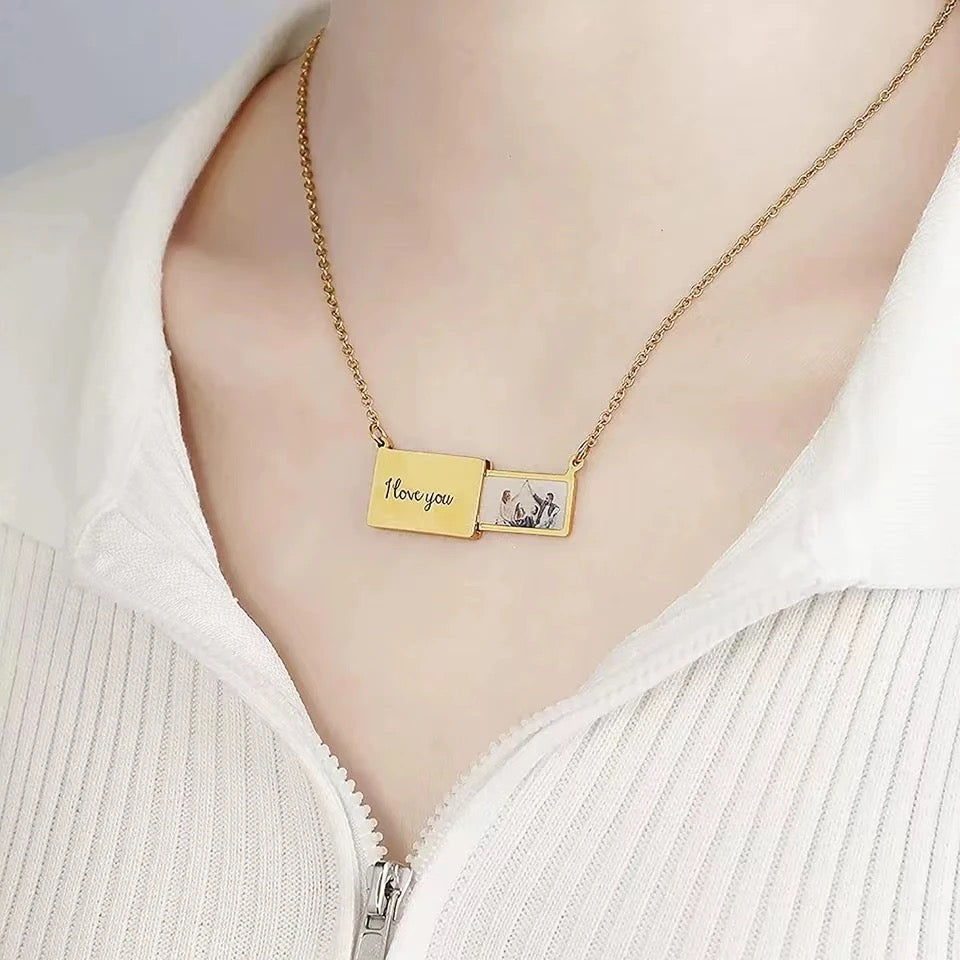 COLLAR FOTOGRAFÍA OCULTA + MENSAJE PERSONALIZADO CARTA MINIMALISTA PERSONALIZABLE