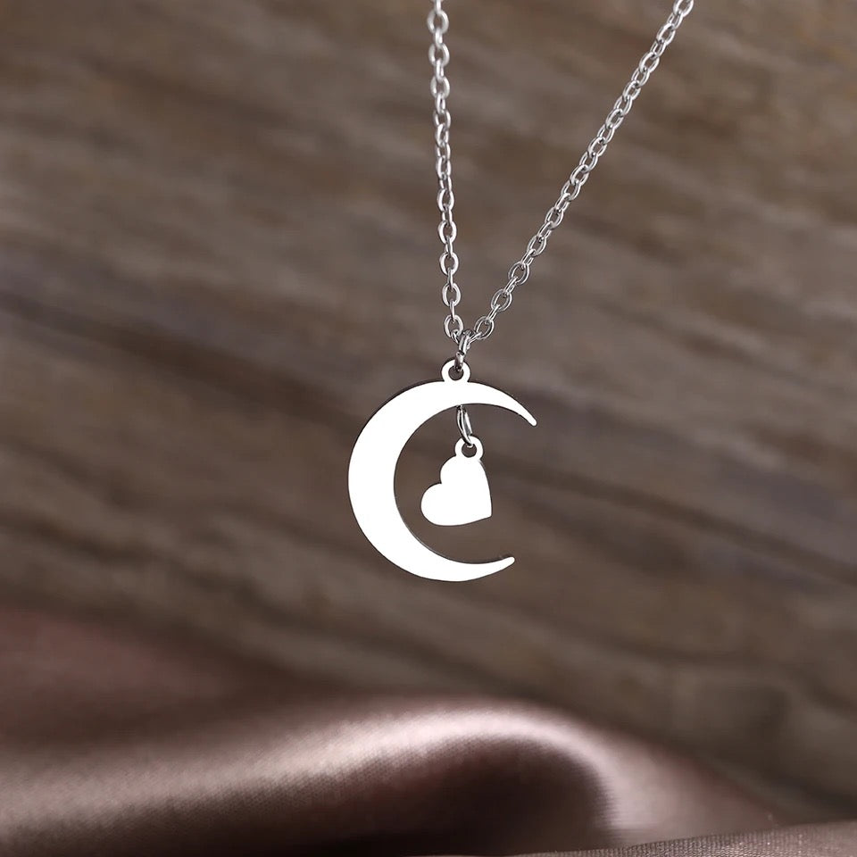 COLLAR LUNA Y CORAZÓN MINIMALISTA DELICADO