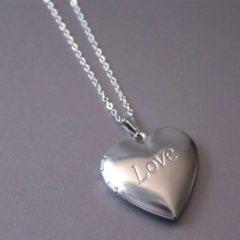 COLLAR CORAZÓN GRANDE CON DISEÑO MARCO DE FOTOS