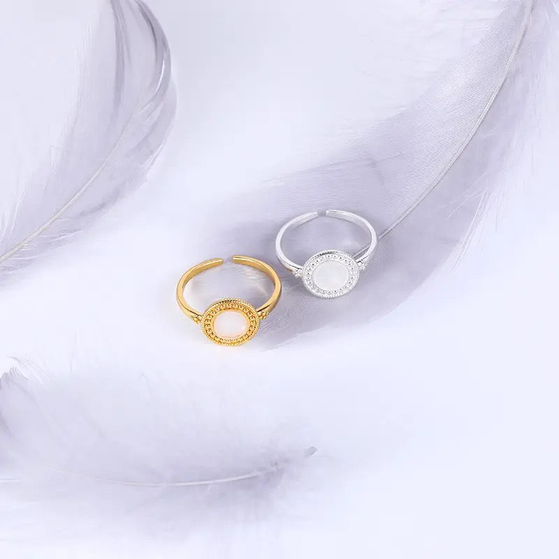 ANILLO REDONDO PIEDRA ÓPALO BLANCO MINIMALISTA  👑
