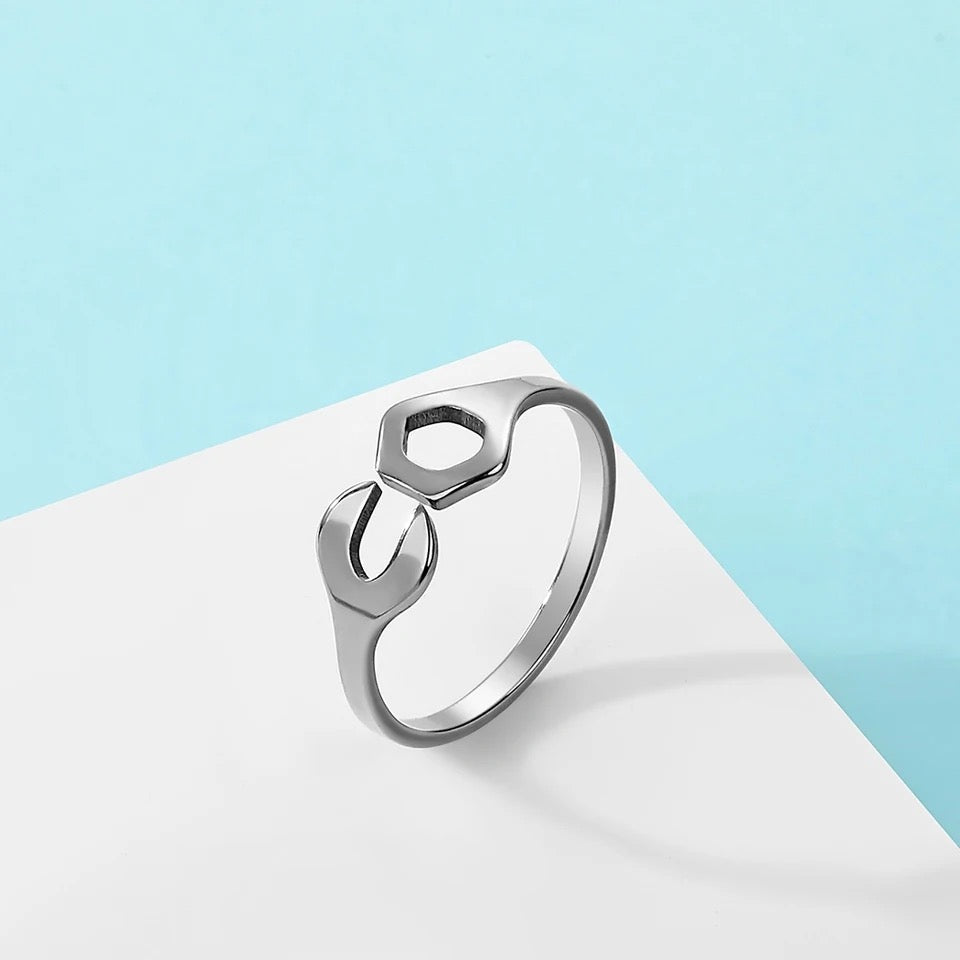 ANILLO TUERCA INGENIERÍA MINIMALISTA