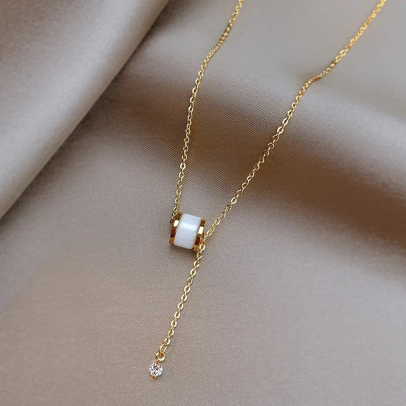 COLLAR FEMENINO OVALADO CON PIEDRA ÓPALO MINIMALISTA