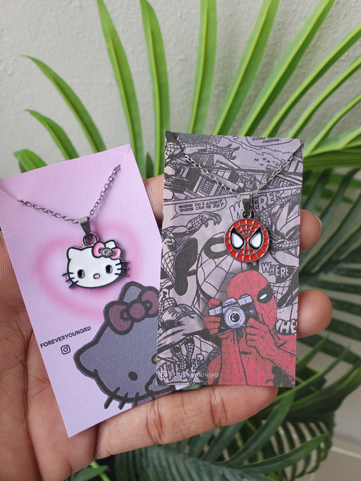 COLLAR SPIDERMAN EL HOMBRE ARAÑA UNISEX MINIMALISTA