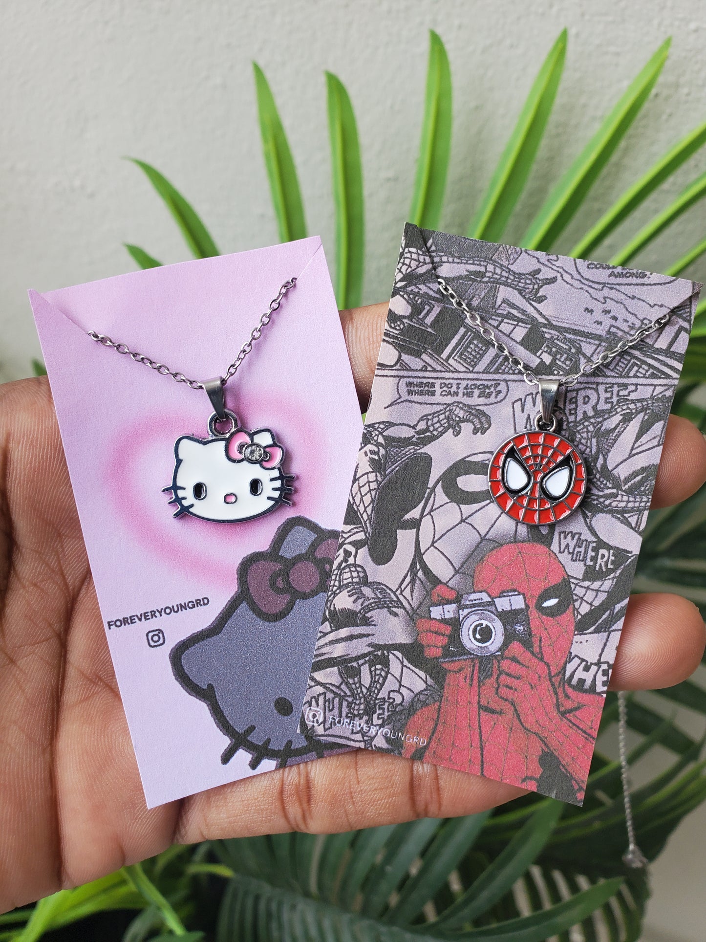 COLLAR SPIDERMAN EL HOMBRE ARAÑA UNISEX MINIMALISTA