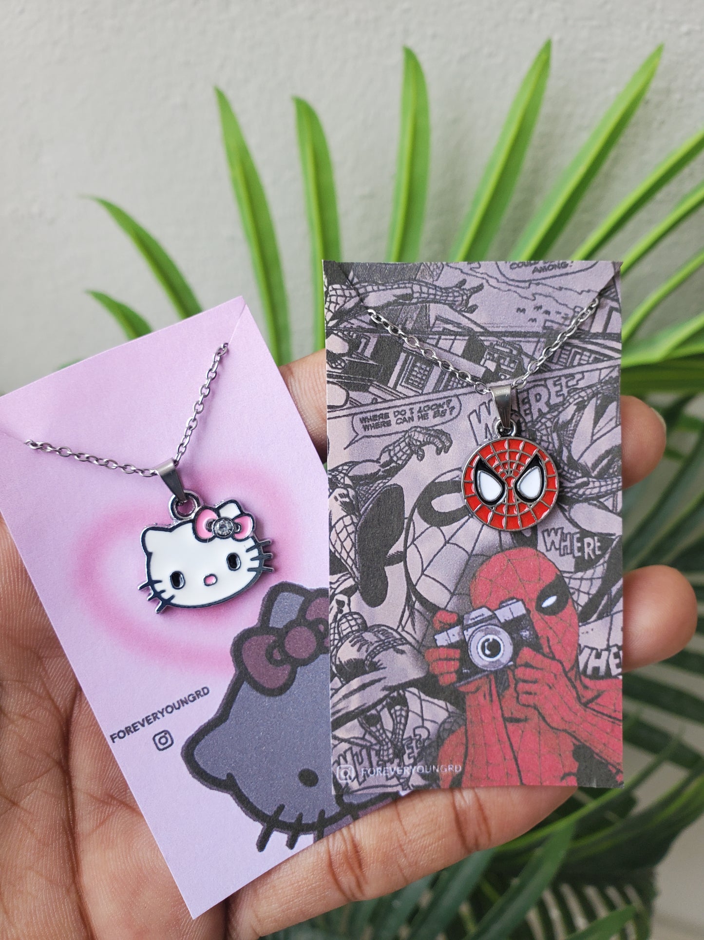 COLLAR SPIDERMAN EL HOMBRE ARAÑA UNISEX MINIMALISTA