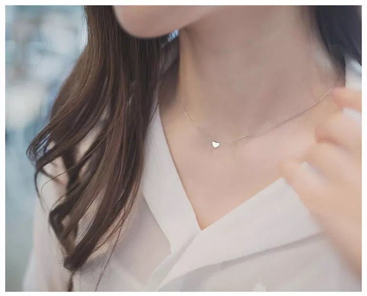 COLLAR CORAZÓN MINIMALISTA