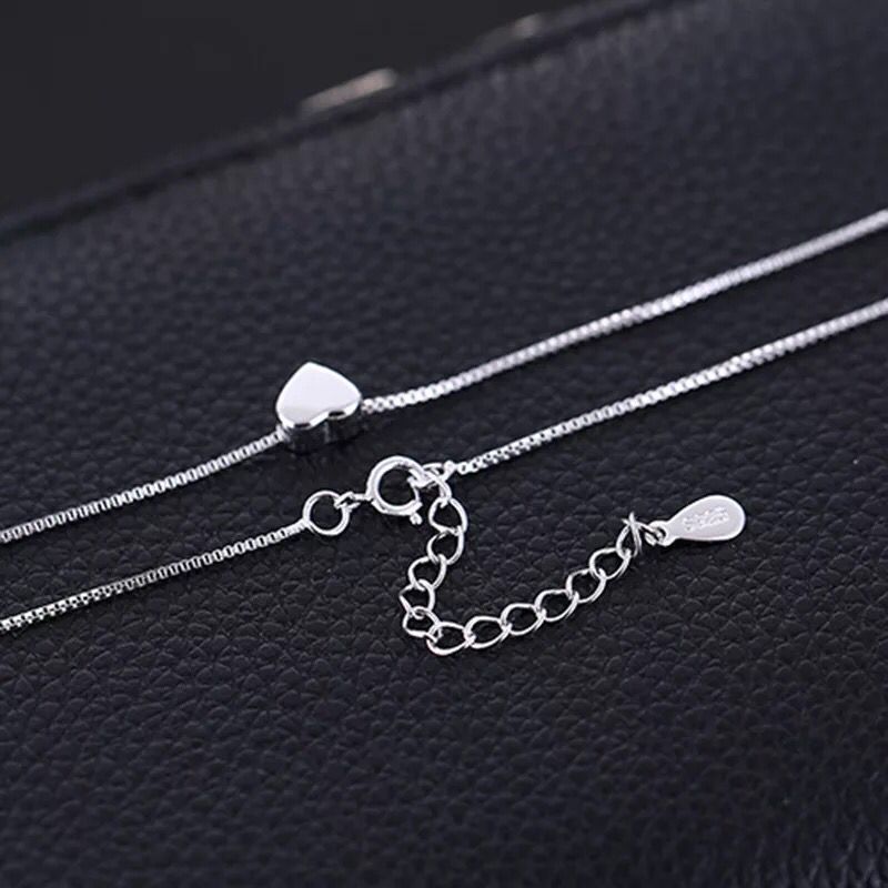 COLLAR CORAZÓN MINIMALISTA