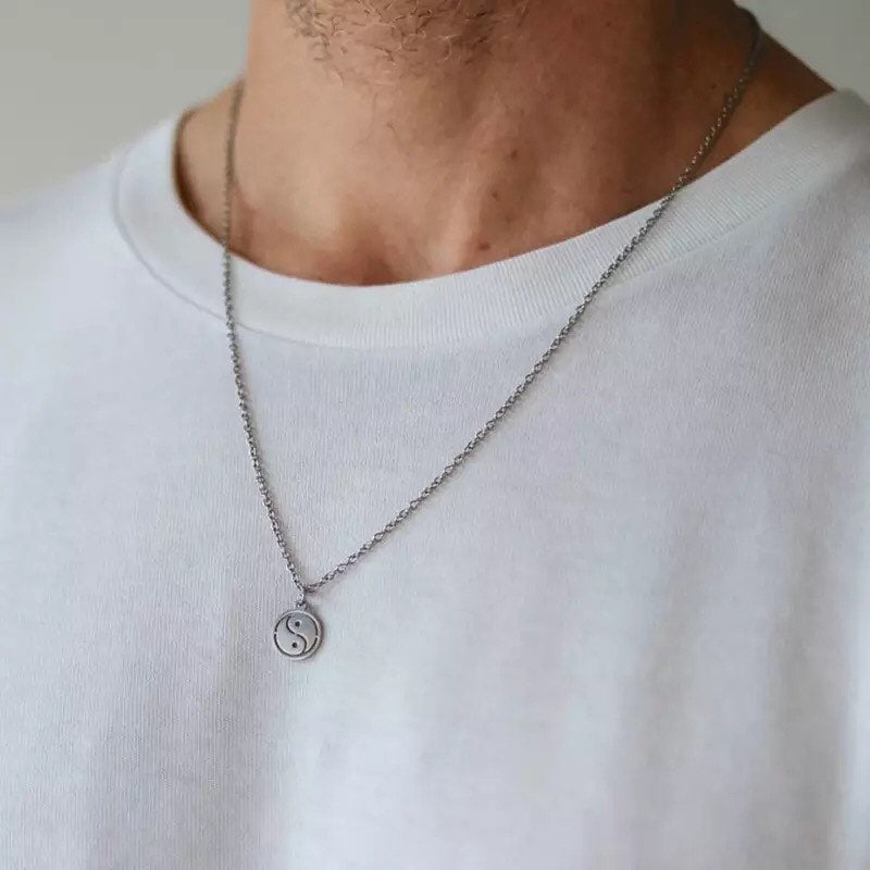 COLLAR MASCULINO MINIMALISTA