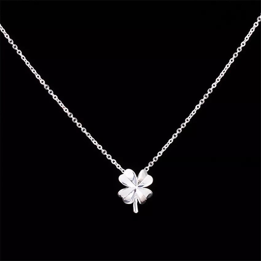 COLLAR DE TRÉBOL MINIMALISTA