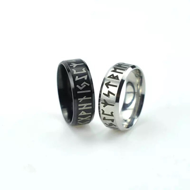 ANILLO LISO CON DISEÑO EN ACERO INOXIDABLE
