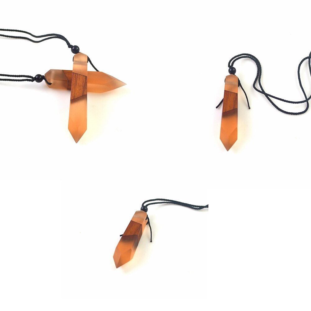 COLLAR MADERA INCRUSTADA PIRAMIDAL