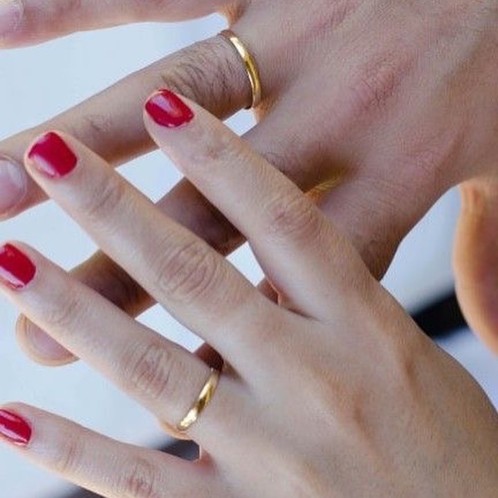 ANILLOS DE PAREJA LISOS ACERO DORADOS INOXIDABLE PROMESA