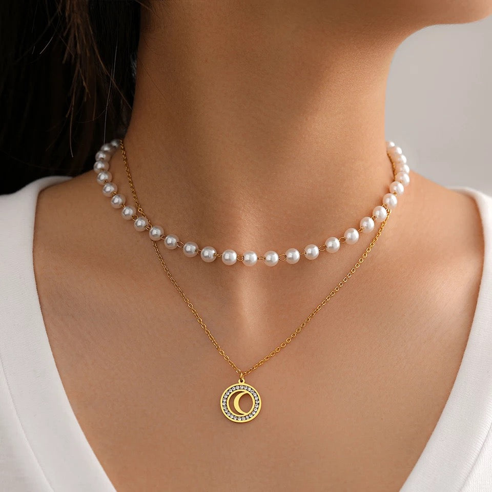 COLLAR MULTICAPA MINIMALISTA PERLAS ESMERILADAS