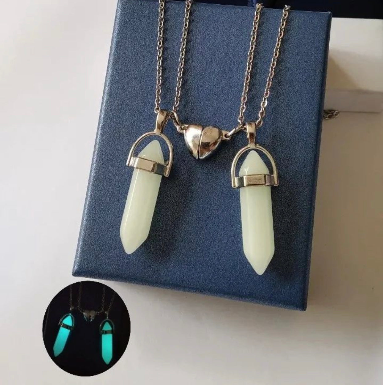 PAR COLLARES DE CUARZO BRILLA EN LA OSCURIDAD IMAN