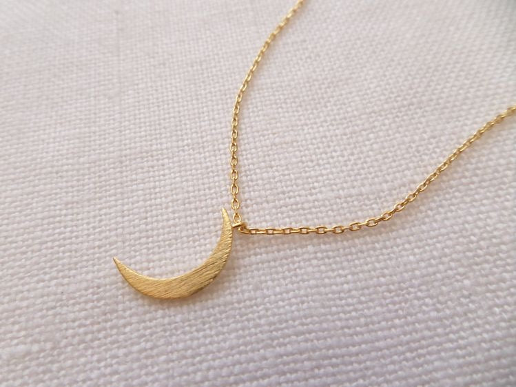 COLLAR MINIMALISTA DISEÑO LUNAR