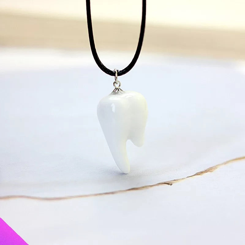 COLLAR DENTISTA DIJE DE CERÁMICA DIENTE
