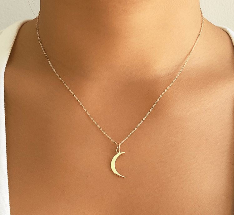 COLLAR MINIMALISTA DISEÑO LUNAR