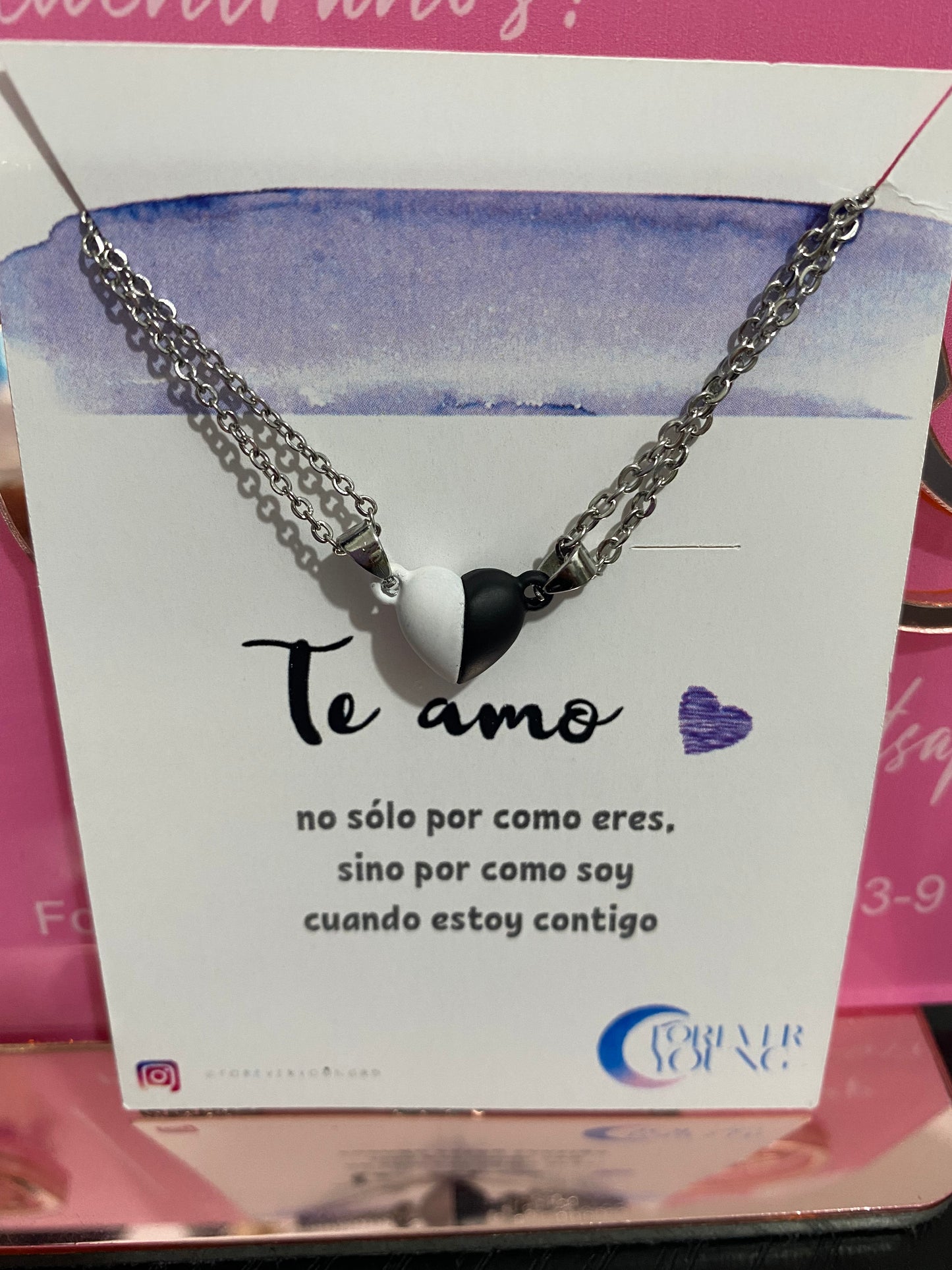 COLLARES MAGNÉTICOS CORAZONES MINIMALISTAS CON EXHIBIDOR