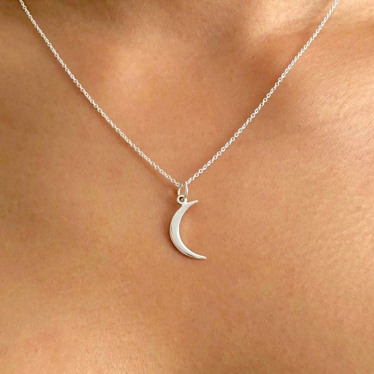 COLLAR MINIMALISTA DISEÑO LUNAR