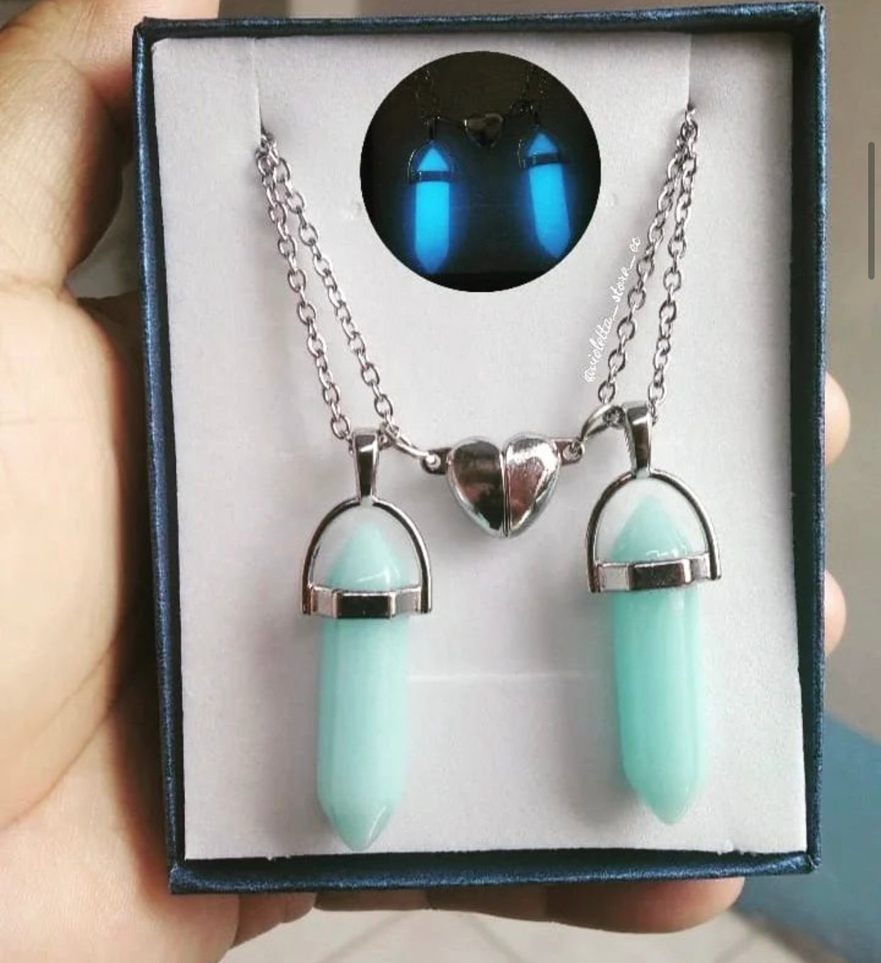 PAR COLLARES DE CUARZO BRILLA EN LA OSCURIDAD IMAN