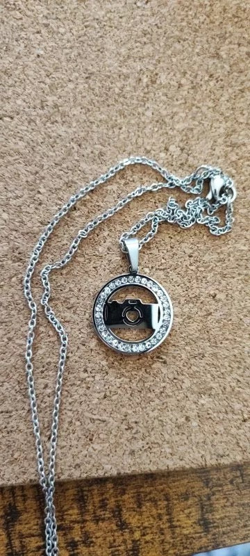 COLLAR CÁMARA FOTOGRÁFICA MINIMALISTA