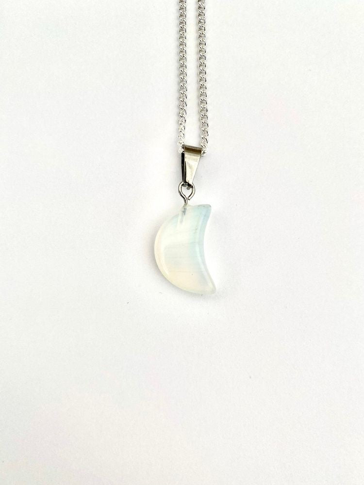 COLLAR CUARZO FORMA DE LUNA ÓPALO MINIMALISTAS