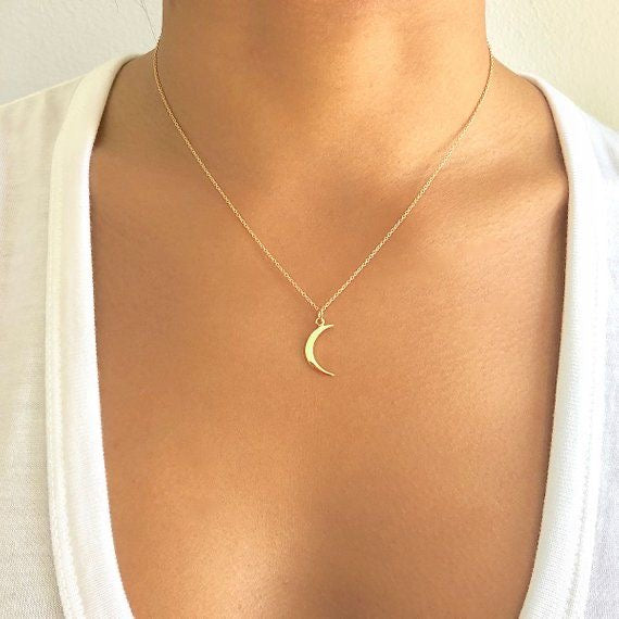 COLLAR MINIMALISTA DISEÑO LUNAR