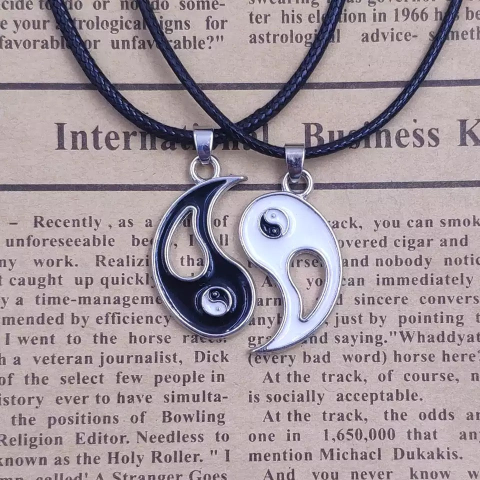 COLLARES YIN YANG DISEÑO ABIERTO CORDÓN LEATHER