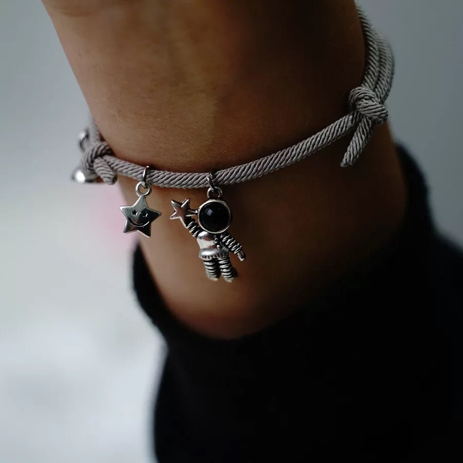 BRAZALETES MAGNÉTICOS ASTRONAUTA & ESTRELLAS