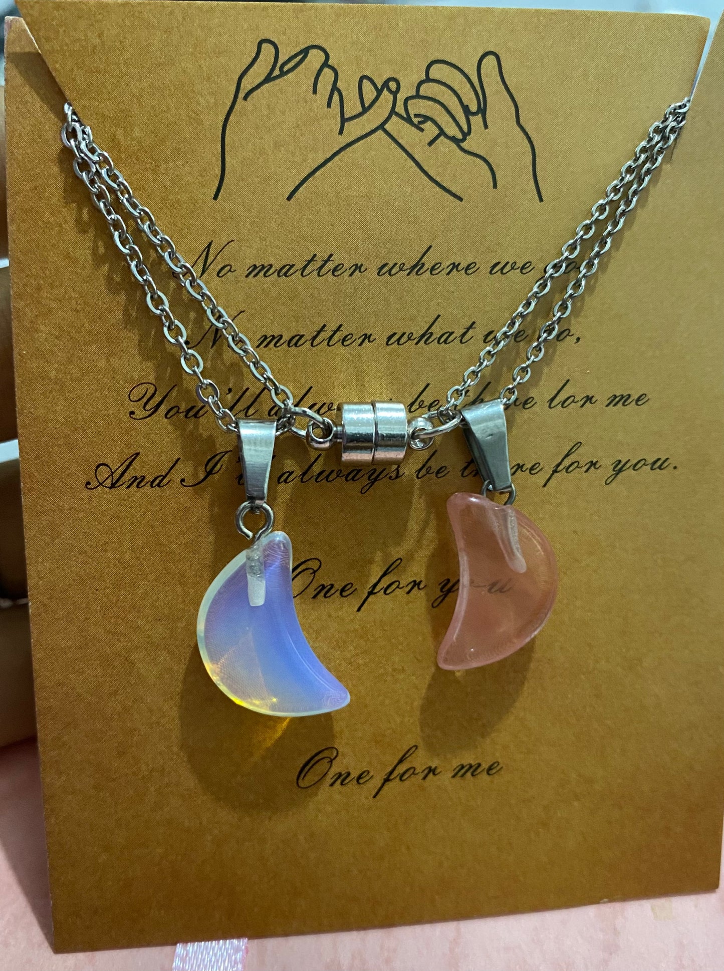 PAR COLLARES LUNA DE CUARZO MAGNÉTICOS