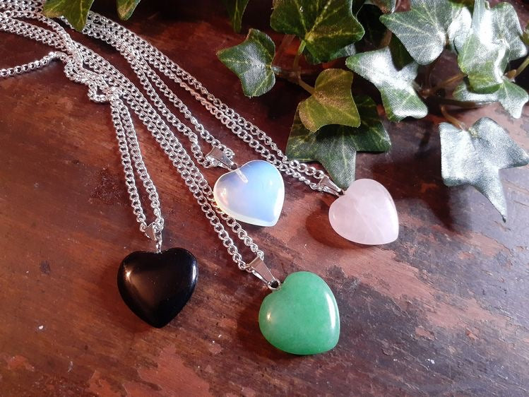 COLLAR CUARZO FORMA DE CORAZÓN ÓPALO MINIMALISTAS