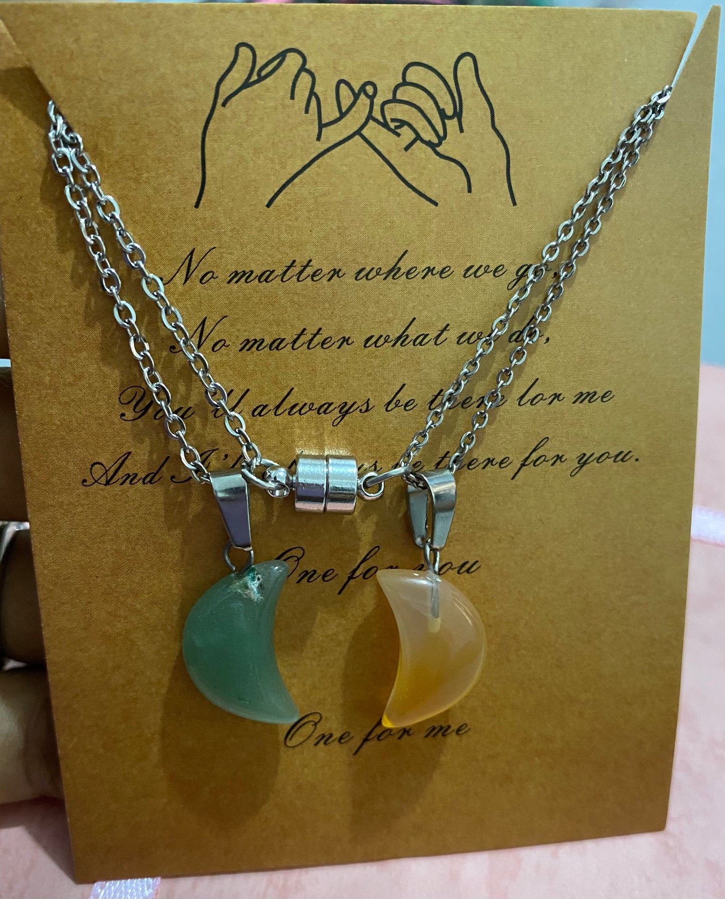 PAR COLLARES LUNA DE CUARZO MAGNÉTICOS