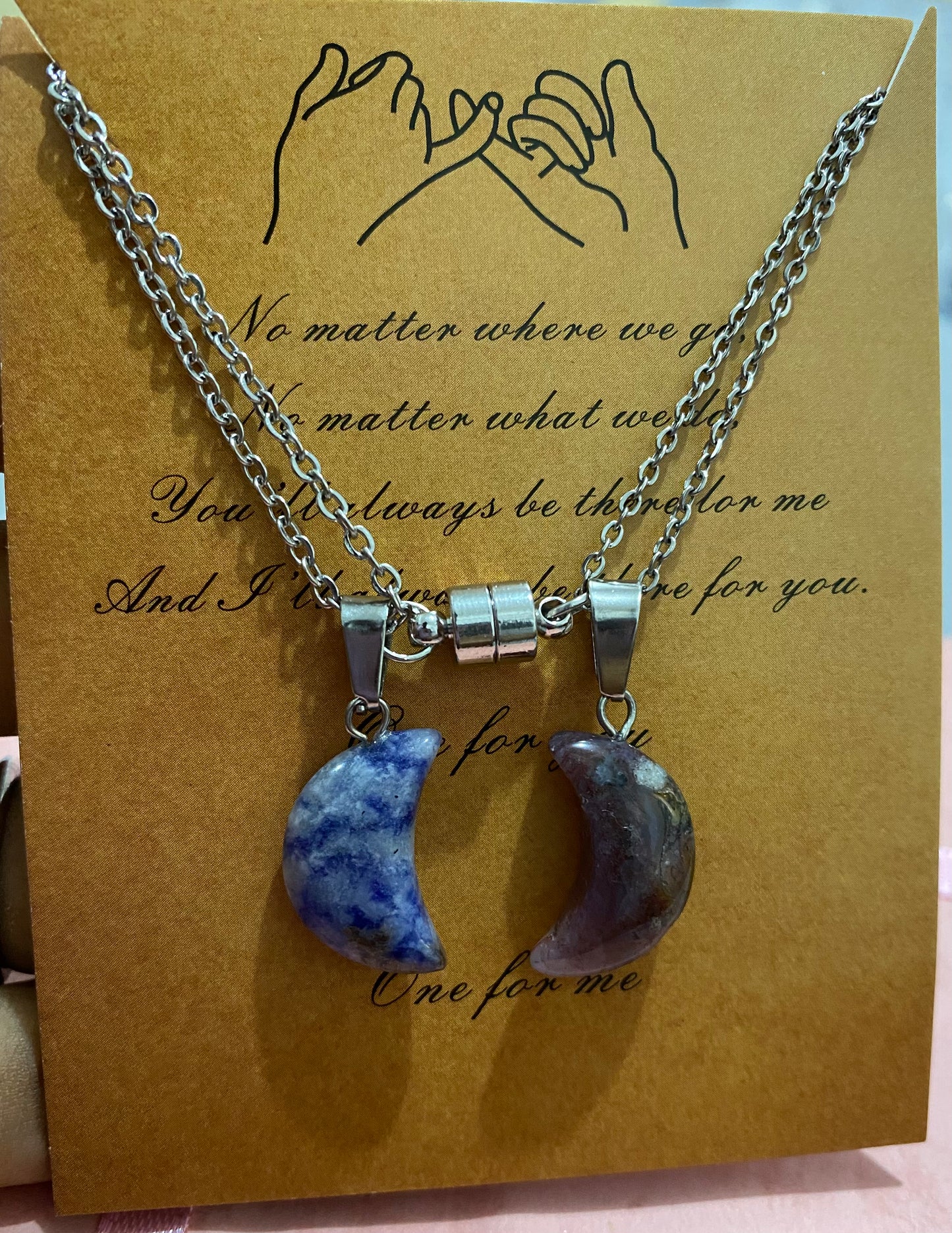 PAR COLLARES LUNA DE CUARZO MAGNÉTICOS