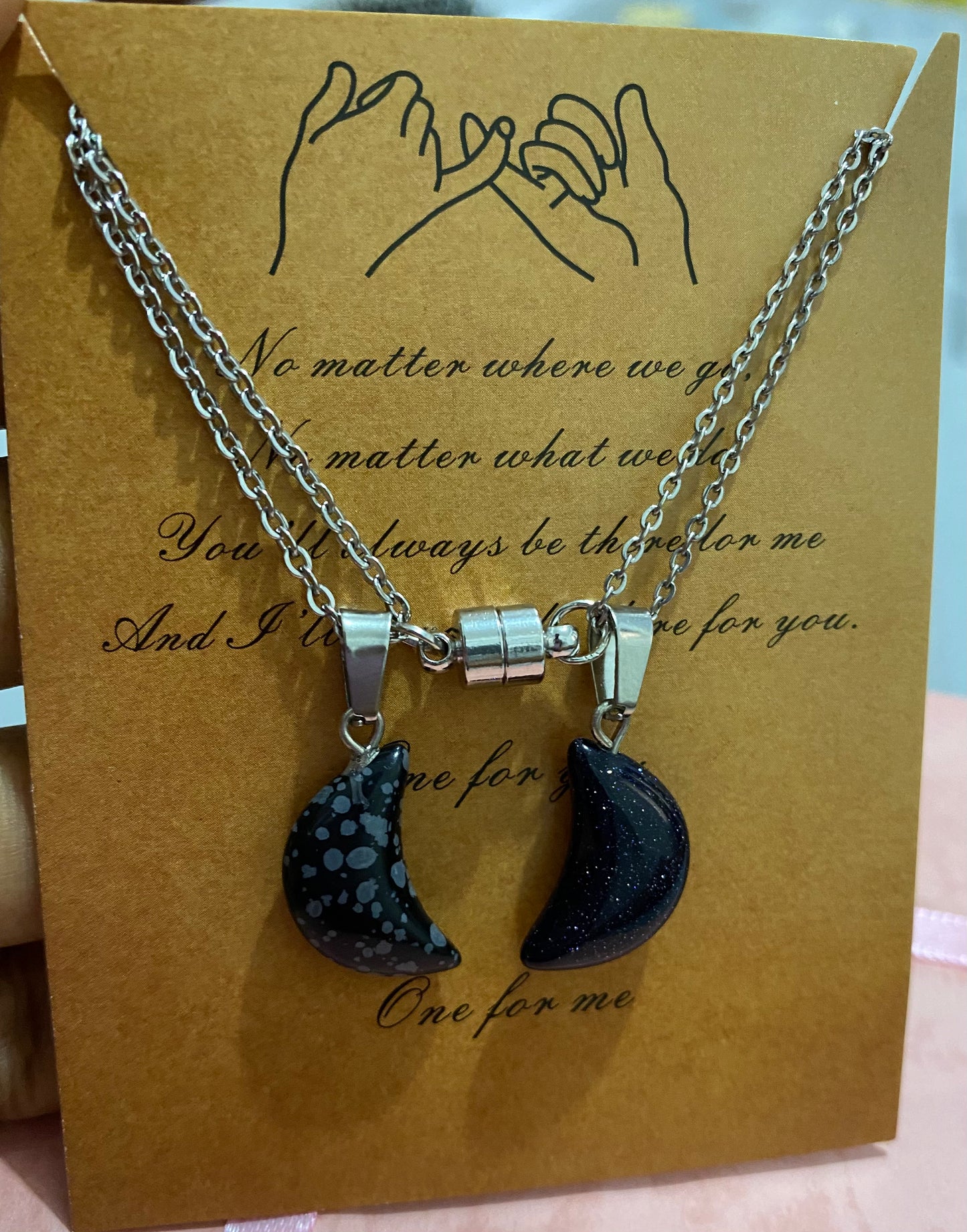 PAR COLLARES LUNA DE CUARZO MAGNÉTICOS