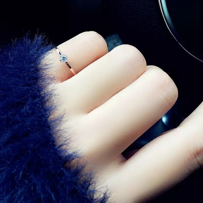 ANILLO MINIMALISTA CRISTAL ACERO DE TITANIO