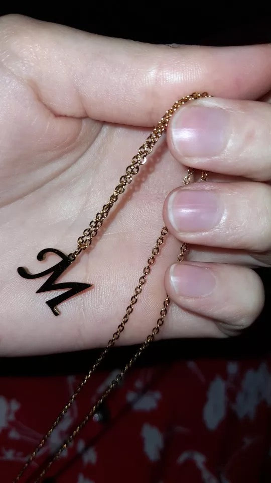COLLAR DE INICIALES MINIMALISTA