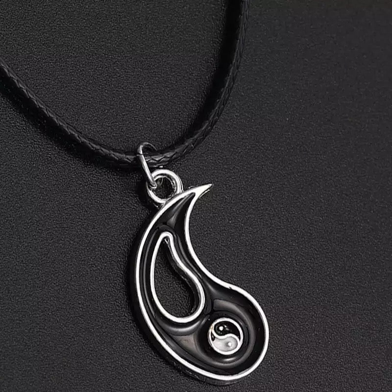 COLLARES YIN YANG DISEÑO ABIERTO CORDÓN LEATHER
