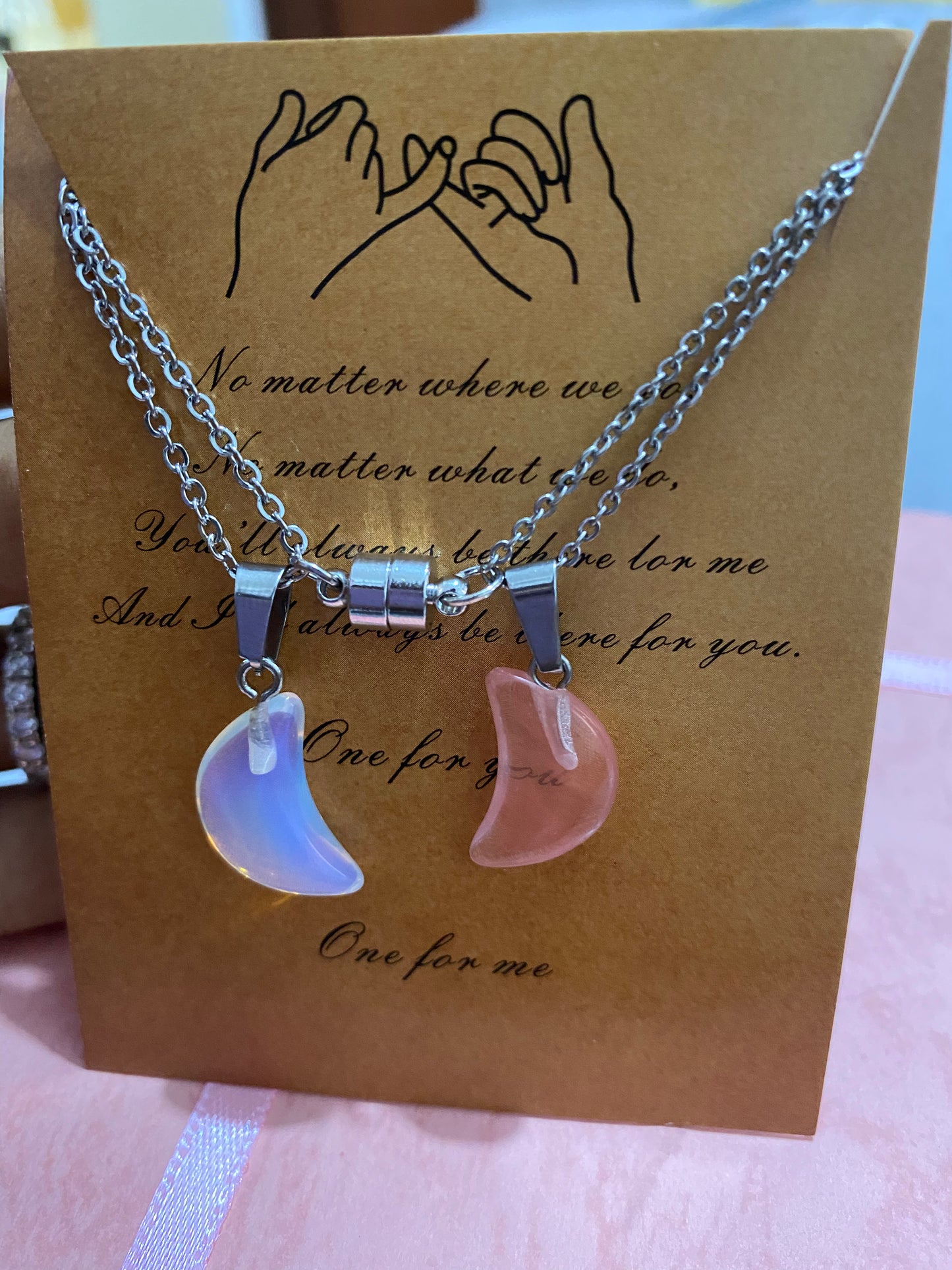PAR COLLARES LUNA DE CUARZO MAGNÉTICOS
