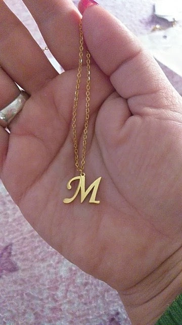 COLLAR DE INICIALES MINIMALISTA