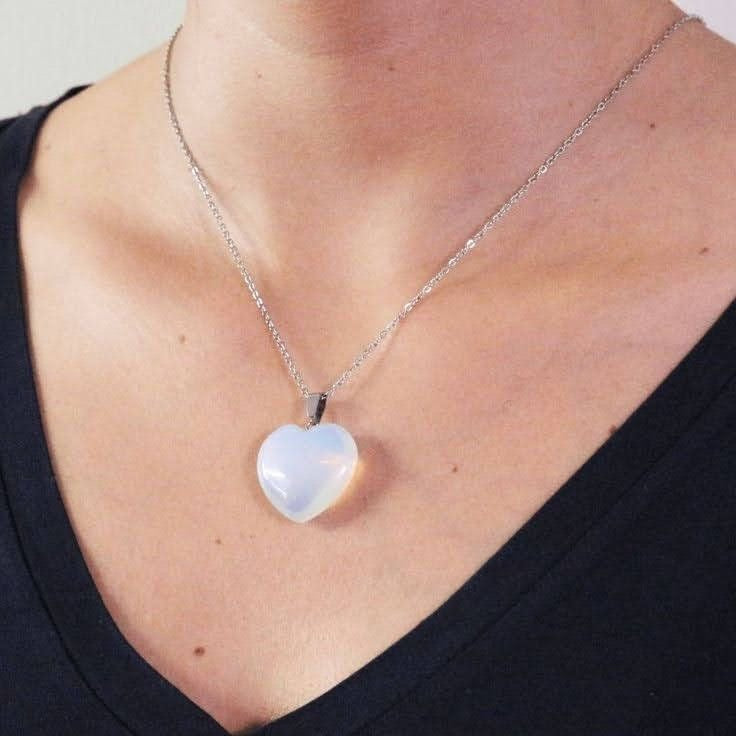 COLLAR CUARZO FORMA DE CORAZÓN ÓPALO MINIMALISTAS