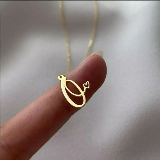 COLLAR  DIJE INICIALES CORAZÓN MINIMALISTAS
