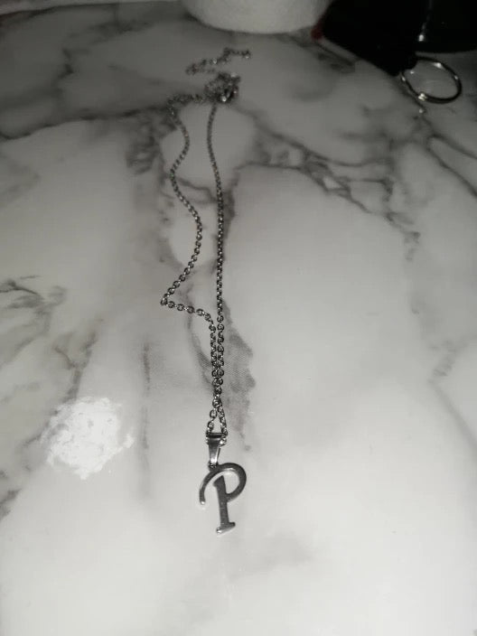 COLLAR DE INICIALES MINIMALISTA