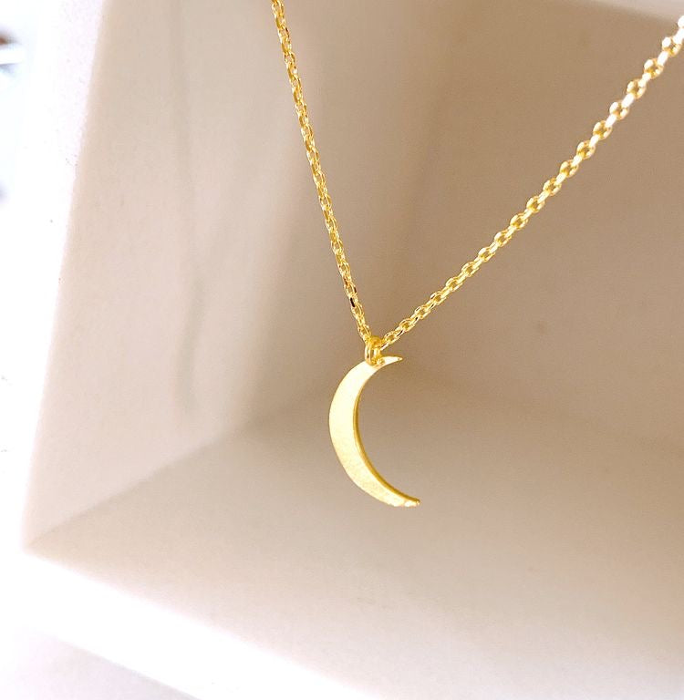 COLLAR MINIMALISTA DISEÑO LUNAR