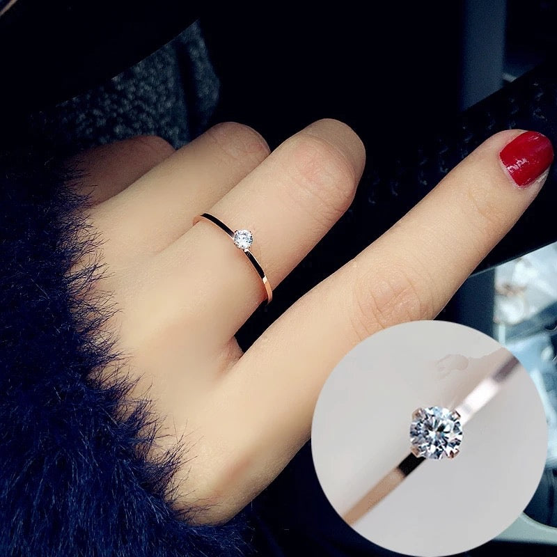 ANILLO MINIMALISTA CRISTAL ACERO DE TITANIO