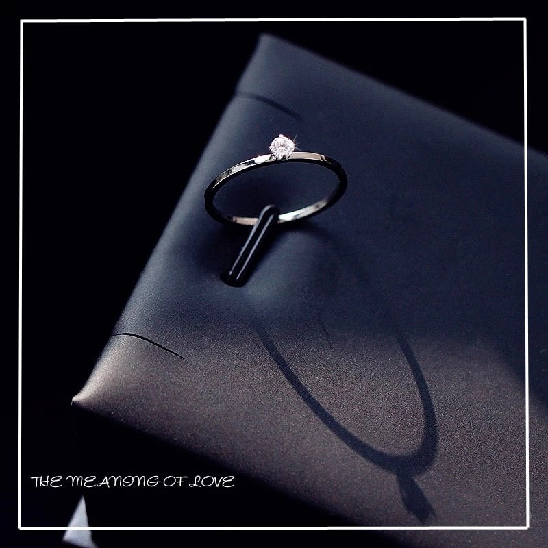 ANILLO MINIMALISTA CRISTAL ACERO DE TITANIO