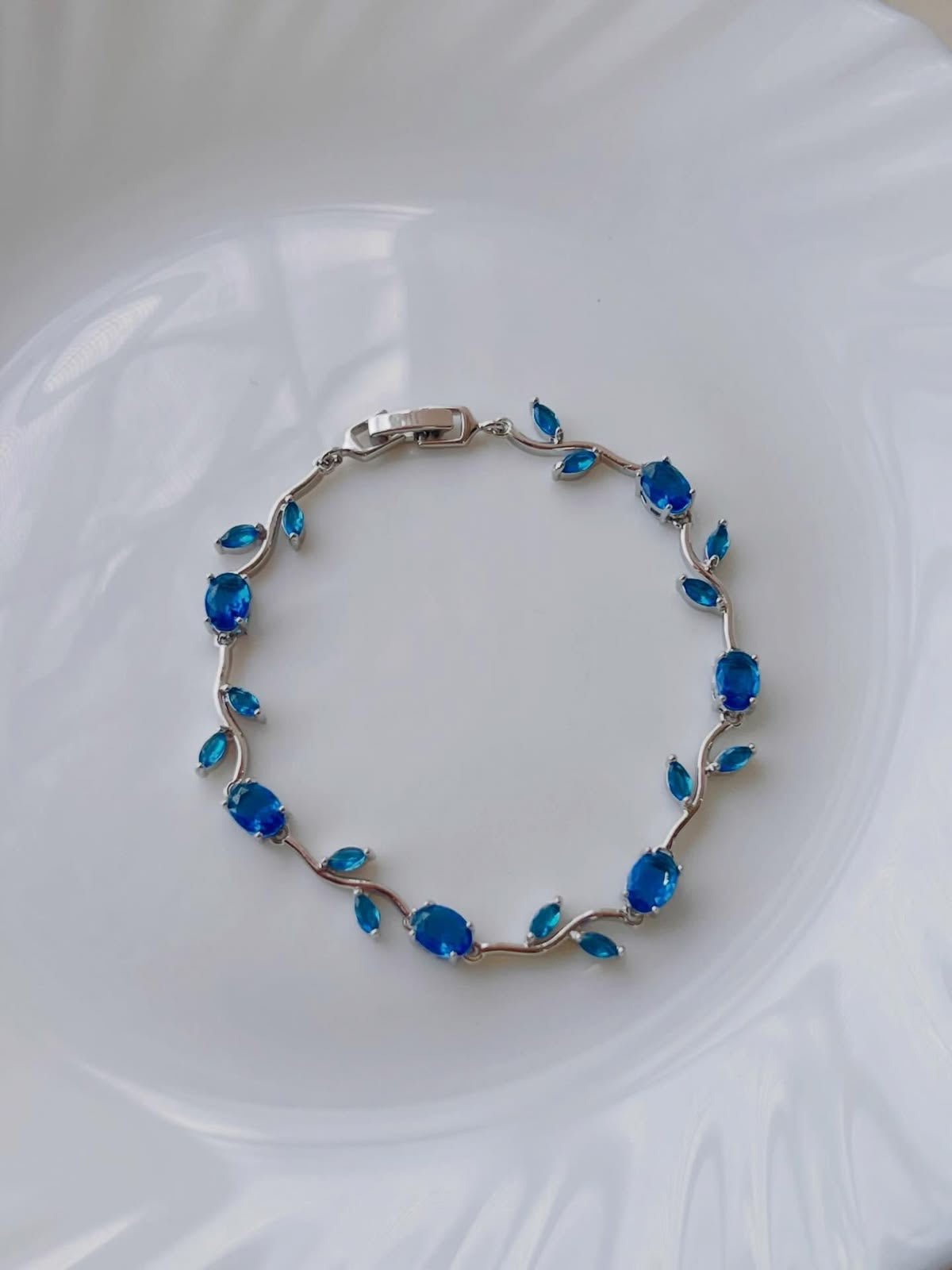 Brazalete Elegante Tulipanes Con Cristales De Zirconia