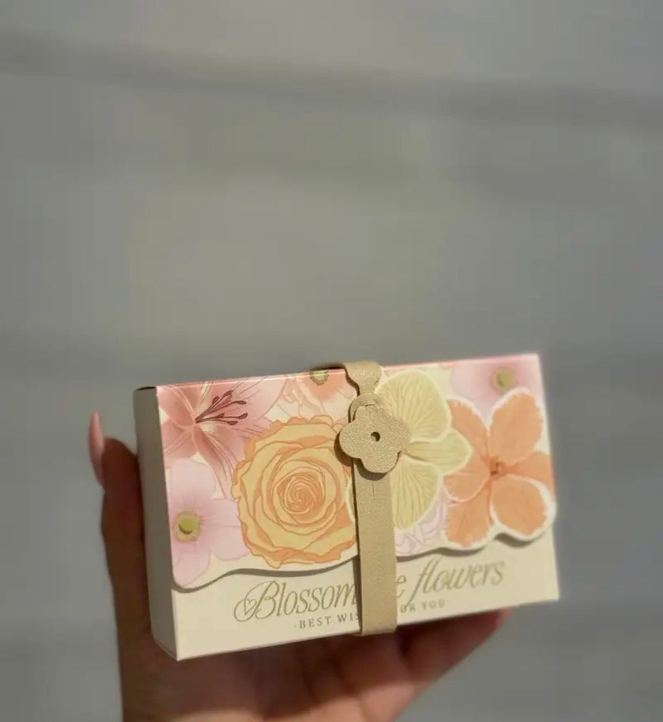 CAJA DE REGALO FLORAL ARMABLE  MEDIANA