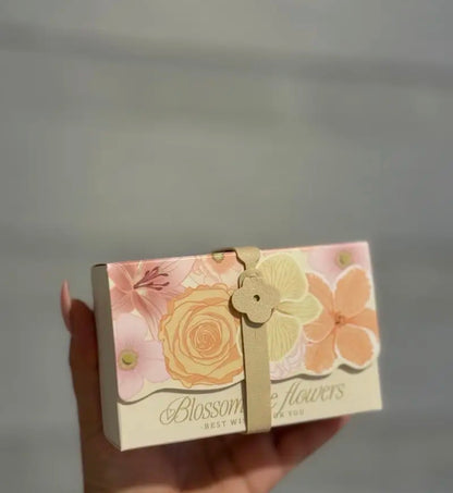 CAJA DE REGALO FLORAL ARMABLE  MEDIANA